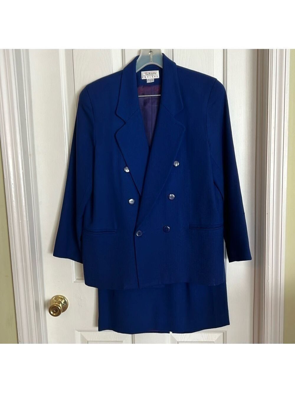 Talbots women’s 2piece  Wool suit. Blazer and skirt. Size 10 petite
